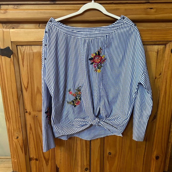 DAVI & DANI Tops - Davi & Dani Top Blue White Floral Embroidery Long Sleeve Knot Waist Women's L